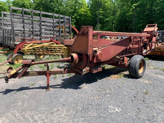 7510 New Holland 273 Baler