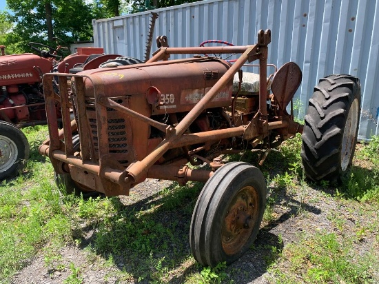 7519 International 350 Utility Tractor