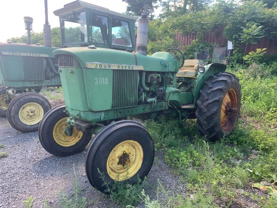 7524 John Deere 3010 Utility Tractor