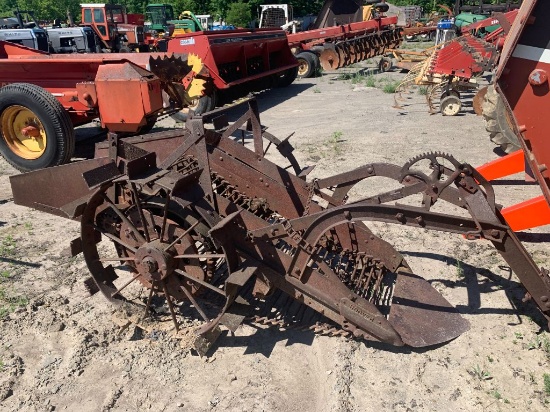 7550 Potato Digger