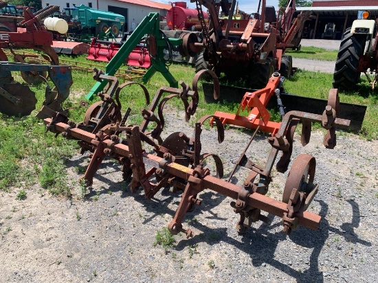 7558 2-Row Cultivator