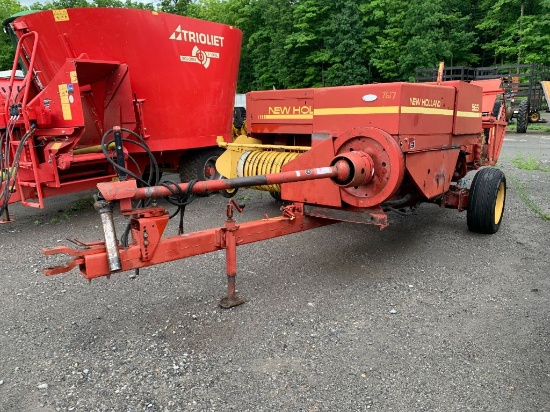 7617 New Holland 565 Baler