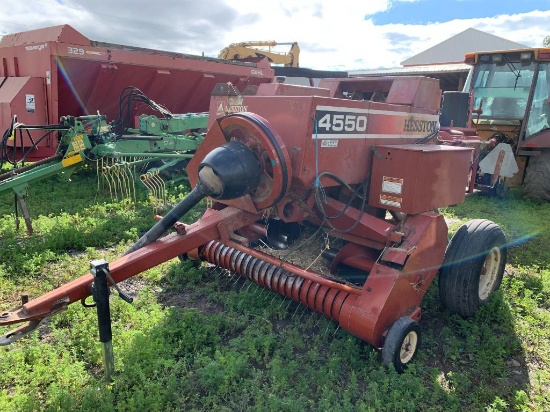 7628 Hesston 4550 Baler