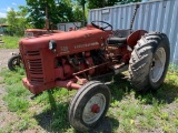 7518 International 300 Utility Tractor