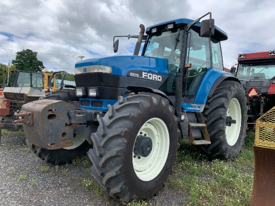 7693 New Holland 8670 Tractor