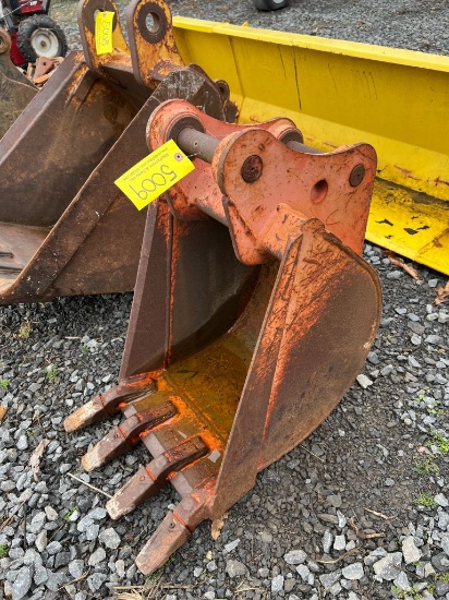 5009 Kubota Backhoe Bucket