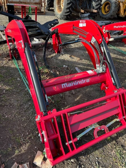 8017 Mahindra 7095L Loader