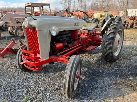8025 Ford 600 Tractor