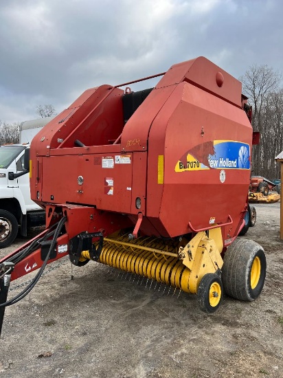 8064 New Holland BR7070 Round Baler