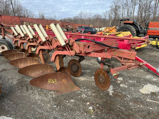 8123 International 720 5x Reset Plow