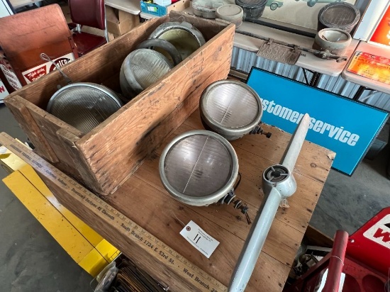 11 (5) Lights & Emblem in Crate