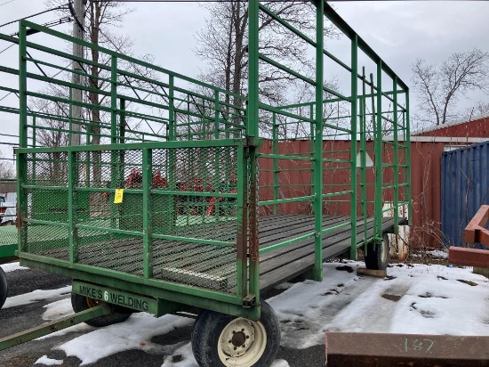 2121 9x18 Green Metal Hay Wagon