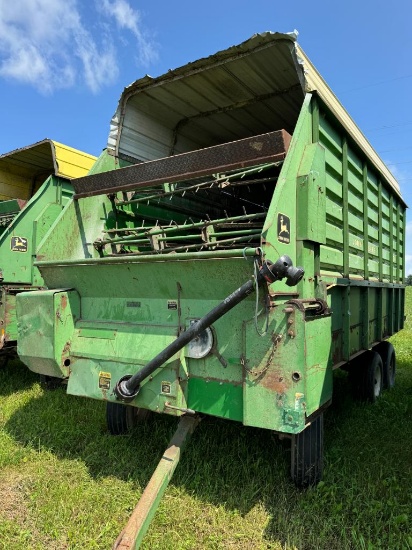 50 John Deere 716A Forage Wagon on Tandem Gear