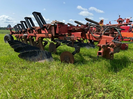 77 CaseIH 7500 6x Variable Width Reset Plows