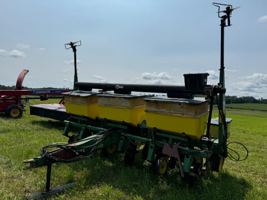 84 John Deere 7000 6-Row Planter