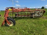 33 Hesston 3900 Rake