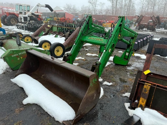 2612 John Deere 640 Self Leveling Loader