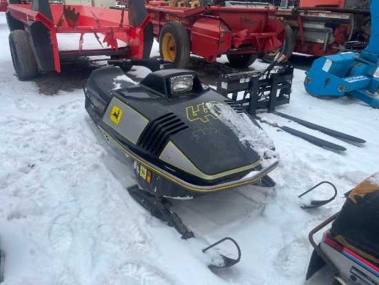 5735 John Deere 440 Snowmobile