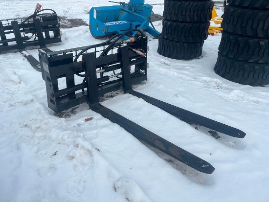 6037 New Hydraulic Adjustable Skid Steer Pallet Forks