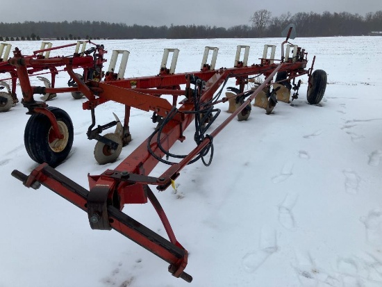 32 1978 International 720 6x On Land Plow