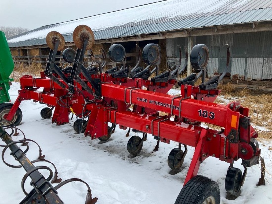 36 1992 CaseIH 183 12-Row Cultivator
