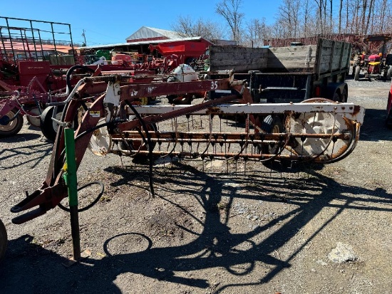 2627 International 35 Rake
