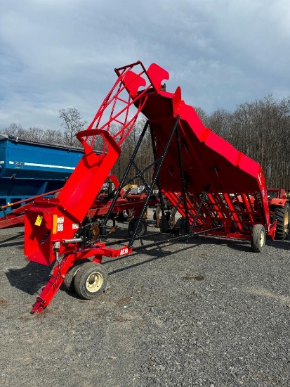 2811 Kuhn AE18 18-Bale Accumulator