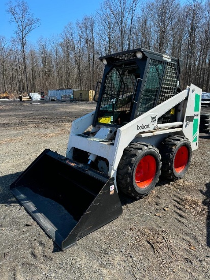 2851 Bobcat 642B Skid Steer