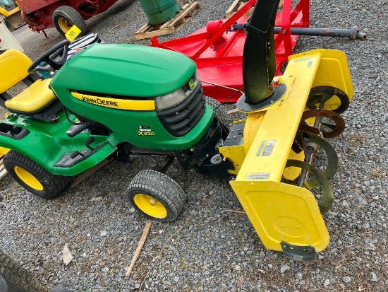 2925 John Deere X320 Lawn Tractor