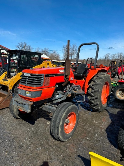 6118 Kubota M4700 Tractor