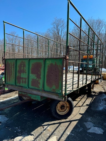 6163 Bale King Kicker Wagon