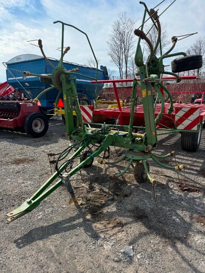 6284 Krone 17ft 4-Star Hydraulic Fold Tedder