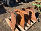2973 (4) International 18in Moldboard Plow Bottoms