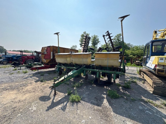 3069 John Deere 7200 6 Row Planter