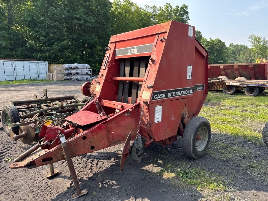 3103 Case 8420 Round Baler