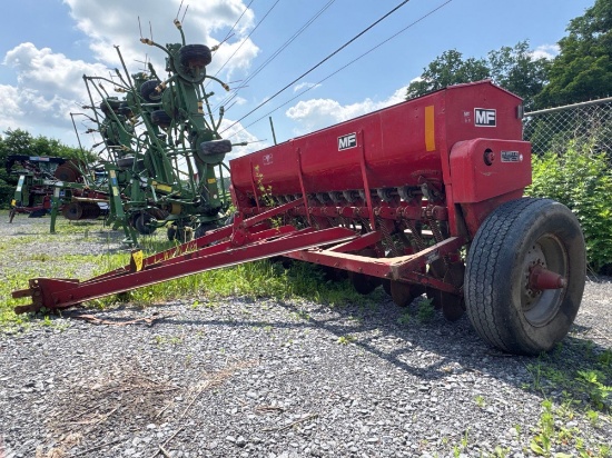 3118 1980 Massey-Ferguson Grain Drill