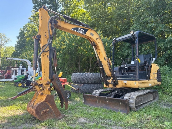 3260 2003 Cat 302.5 Excavator w/rubber tracks, hydraulic thumb