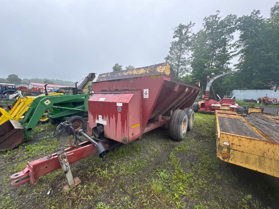 6508 New Holland Tandem Axle V Spreader