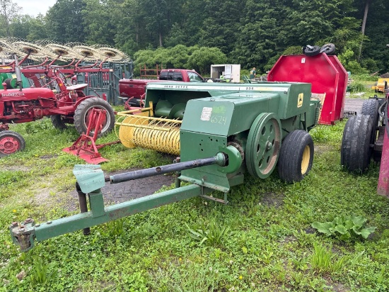 6524 John Deere Baler