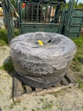 3074 2 Michelin 425-65R 22.5 Tires