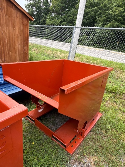 12023 2.0 CY Self Dumping Hopper with Fork Pockets