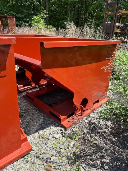 12102 2.0 CY Self Dumping Hopper with Fork Pockets