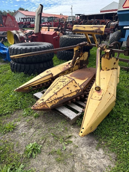 4584 New Holland 824 2 Row Corn Head