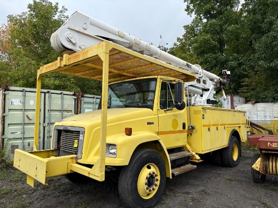 4612 2003 Freightliner FL70 Utility Truck
