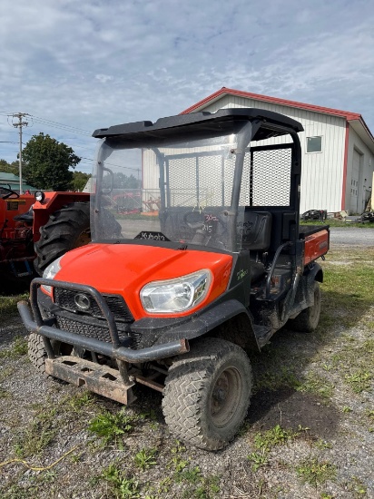 7636 Kubota RTVX 900 with Cab