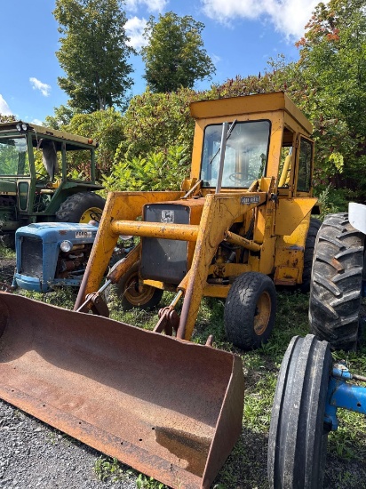 7655 John Deere 310A Tractor -DEAD ROW AS IS