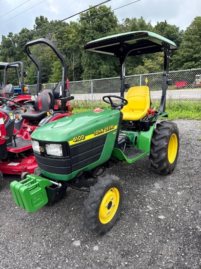 7687 John Deere 4100 Tractor