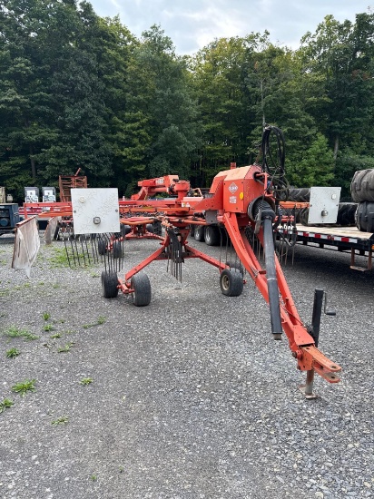 7829 Kuhn GA 7822 Masterdrive Double Hay Rake