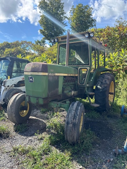 7843 John Deere 2840 Tractor -DEAD ROW AS IS