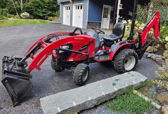7898 Mahindra EMax22 Tractor